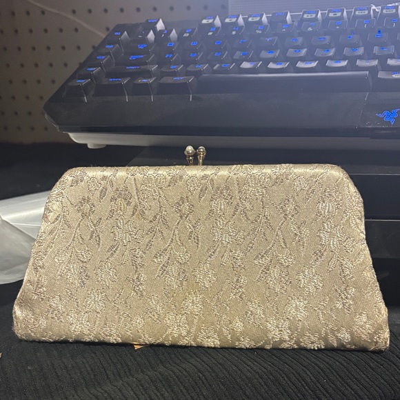 Vintage GARAY Gold Metallic Brocade Clutch - Measures 7.5”x4.5” - Picture 1 of 4